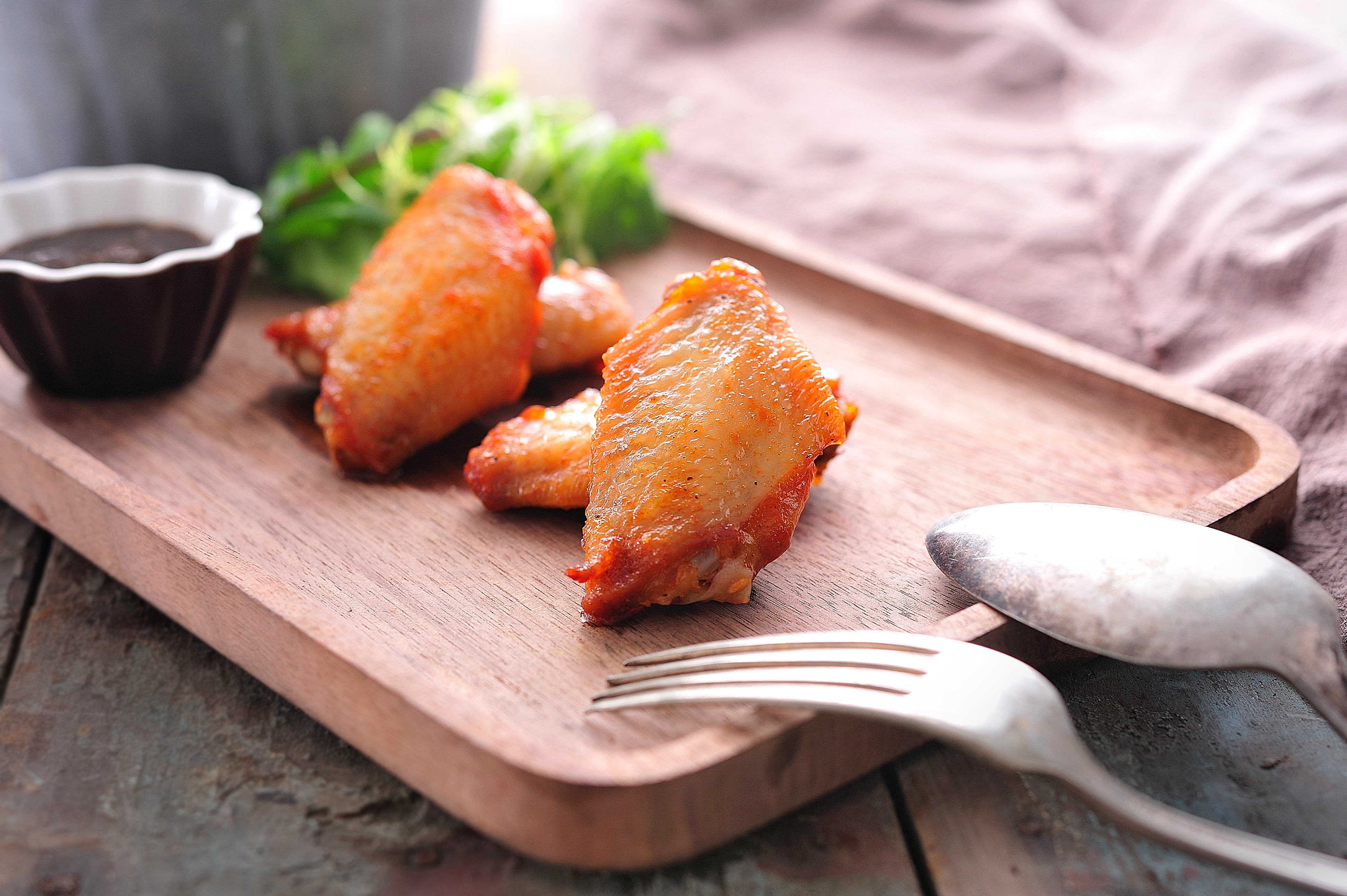 政策：引导电商主体到乡村布局；米兰发展：加码“熟食化”战略